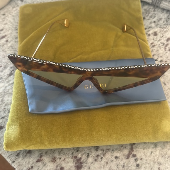 GUCCI
Geometric Crystal Sunglasses GG0430S Havana - Picture 9 of 15